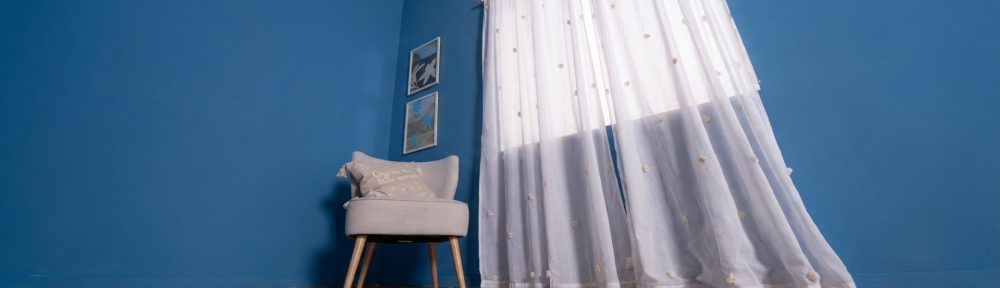 Cortinas modernas para dormitorio de Arredo.